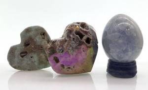 lot 76 image: Sphalerite Heart Stones & Egg-Shaped Stone on Stand