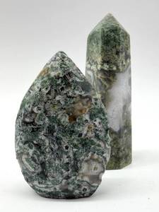 lot 105 image: Moss Agate Obelisk & Teardrop Pair - Green Chalcedony Specimens