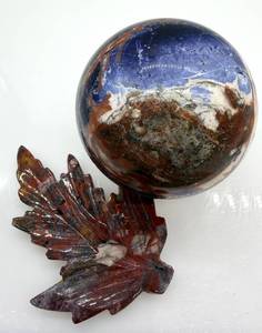 lot 143 image: Sodalite Sphere & Carved Leaf Stone Set - Decorative Mineral Display