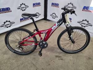 lot 10 image: Giant MTX 250 Mountain Bike - 26-in Wheels, 21-Speed, Front Suspension