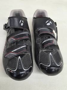 lot 14 image: Bontrager inForm Road Cycling Shoes - BlackGray with Red Accents, 3-Strap Velcro & Ratchet Closure