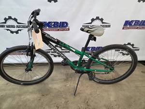 lot 16 image: Specialized Hotrock Green Mountain Bike - Front Suspension, Aluminum Frame