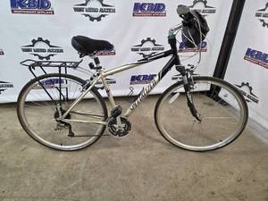 lot 18 image: Specialized Crossroads Hybrid Bike - Large (L) 3x Shimano Drivetrain, Front & Rear Racks