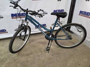 lot 19 image: Roadmaster 26 Mountain Bike - 18-Speed