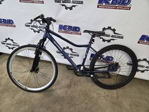 lot 23 image: Schwinn Junction Womens Mountain Bike - 21-Speed, Front Suspension, Disc Brakes