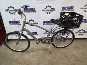 lot 25 image: Schwinn Womens City Bike With Rear Cargo Rack And Basket (Gray)