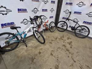 lot 31 image: Lot of Mountain Bikes - Diamondback Tess 24, Cube Trek 100, Metakoo, PowerClimber