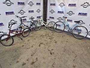 lot 32 image: Trek Mountain Jet & Specialized Bicycles - 4 Bikes