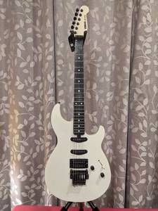 lot 1 image: 1985 Yamaha e700SE Flat Top SuperStrat Guitar