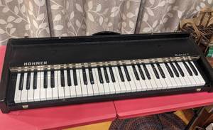 lot 3 image: 1970s Hohner Painet-T Analog WurlitzerRhodes Type Piano