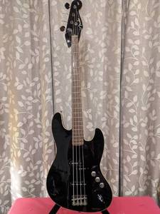 lot 5 image: 2017 Made in Japan Fender Aerodyne Bass Precision & Jazz all in One