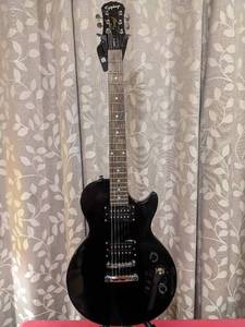 lot 7 image: 2011 Gibson Epiphone Les Paul Special Guitar