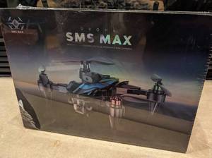 lot 9 image: NEW SMX 4K DUAL CAMERA DRONE WITH 5.6 INCH SCREEN REMOTE