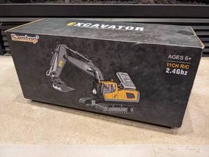 lot 12 image: BRAND NEW 11 CHANNEL REMOTE CONTROL EXCAVATOR