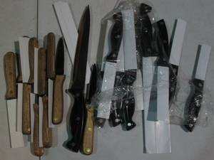 lot 62 image: 10pc wood handle steak knives and 1...