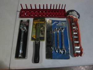 lot 74 image: Lighted and standard 38in ratchets...