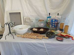 Variety of kitchen supplies & decor