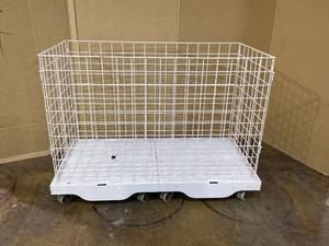 lot 17 image: Dump Bin On Casters 51x37x21