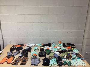 lot 127 image: LOT OF WorkGardening Gloves