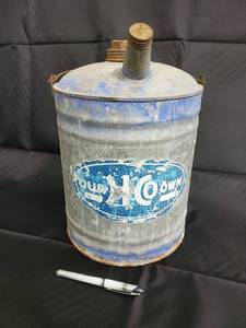 lot 5 image: Your Own Vintage Metal Oil Can with Side Spout - Blue Label