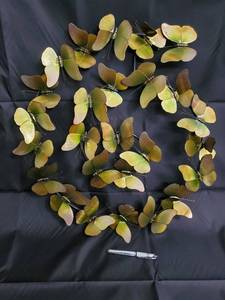 lot 6 image: Vintage Brass Butterfly Wall Wreath - Circular Ring of Patina Butterflies