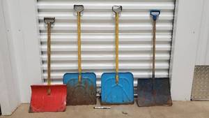 lot 17 image: Shovels (Lot Of 4) - Mixed SnowYard Shovels With Wooden Handles