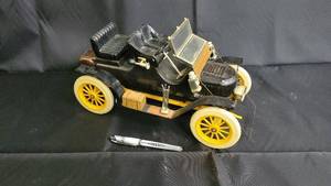 lot 22 image: Aesthetic Classics Vodka Car Decanter 750ml - Distilled from Grain