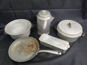 lot 39 image: Green Pan Wear-Ever Aluminum Cookware Set No. 1294 - USA Made Vintage Pots & Pans