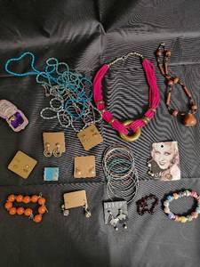 lot 65 image: Martinsons Jewellers Ring Box & Assorted Jewelry - Necklaces, Bracelets, Earrings