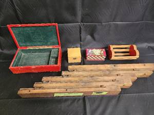 lot 69 image: Grade Measuring Device - Wooden Rails & Vintage Boxes