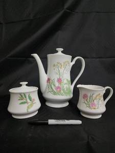 lot 77 image: Sheffield Herbs & Spices Teapot Set - Floral 3-Piece Tea Service