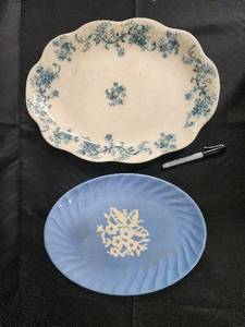 lot 89 image: Porcelain Plate Pair White Transferware Oval Plate with Blue Border & Blue Center Plate