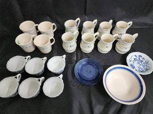 lot 97 image: Blue Danube Flow Blue Porcelain Mugs & Creamers Set - Made in China