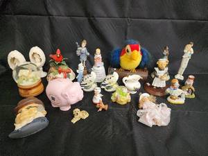 lot 100 image: Assorted Ceramic Figurines, Snow Globe & Porcelain Keepsakes - Vintage Collectibles