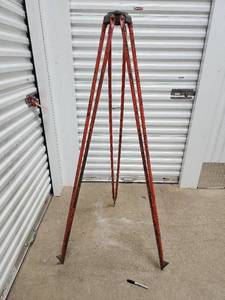 lot 106 image: David White Meridian 8090 Surveying Instrument with Tripod & Case