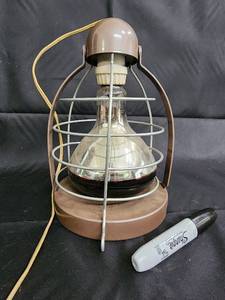 lot 150 image: Sun Valley TD-1 Vintage Table Lamp - Glass Globe, 120V