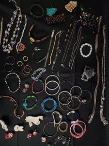 lot 161 image: Costume Jewelry Assortment - Bracelets, Necklaces & Beads