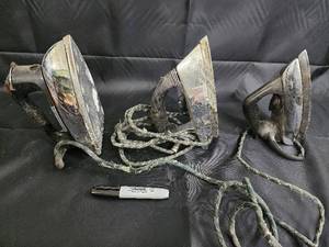 lot 164 image: General Electric Vintage Irons (Lot of 3)