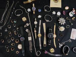 lot 166 image: Assorted Watches & Jewelry - Vintage Costume Pieces Collection