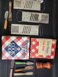 lot 196 image: Buffton Slaw Cutter Co. Slaw Cutter - Vintage Manual Kitchen Slicer w 3 Blades