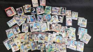 lot 197 image: Topps Baseball Cards - Vintage Loose Assortment (1980s-1990s)