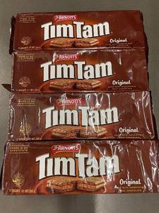 lot 151 image: Arnotts Tim Tam Original 200 g - 4-Pack