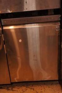 LG Dishwasher (New scratch & dent, needs power cord)