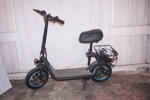 NEW Electric Scooter. wlock & charger, extra inner tube for tire. 12 tires