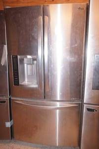 LG Stainless Steel Refrigerator & Freezer Combo. (IceWater) Scratch & Dent For Parts Only