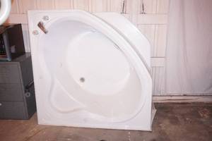Corner Jacuzzi Tub 55x 55x 21 tall