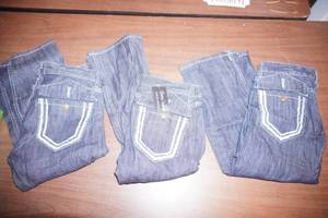 NEW Womens Jean Capris. Size 28 (3ct)