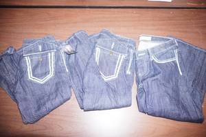 NEW Womens Jean Capris. Size 28 (3ct)