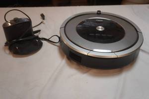 iRobot Roomba Vacuum. wdocking charging station