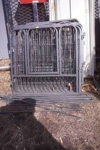 pet fencing newlike new 24x24. 15 panels & 1 gate